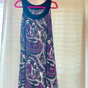 Cute pattern flowy dress!